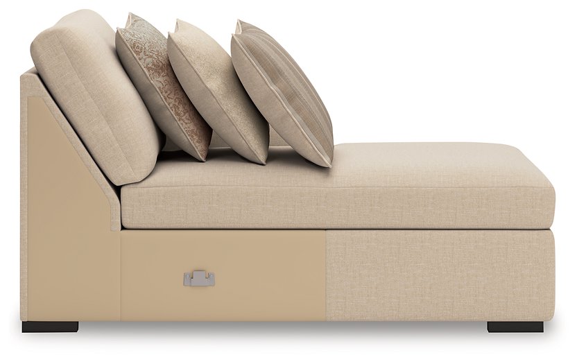 LadyMae Sectional with Chaise - Unclaimed Freight North (Aitkin, MN)