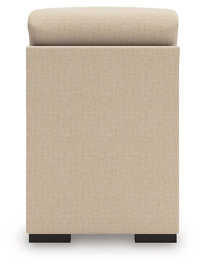 LadyMae Sectional with Chaise - Unclaimed Freight North (Aitkin, MN)