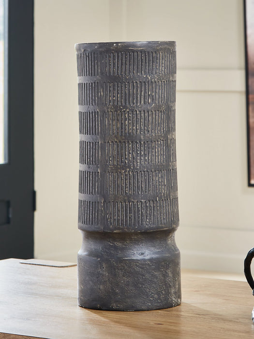 Beninworth Vase - Unclaimed Freight North (Aitkin, MN)