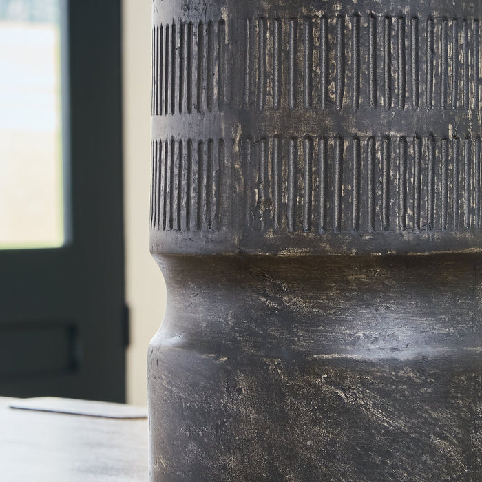 Beninworth Vase - Unclaimed Freight North (Aitkin, MN)