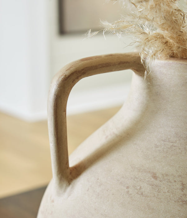 Justy Vase - Unclaimed Freight North (Aitkin, MN)