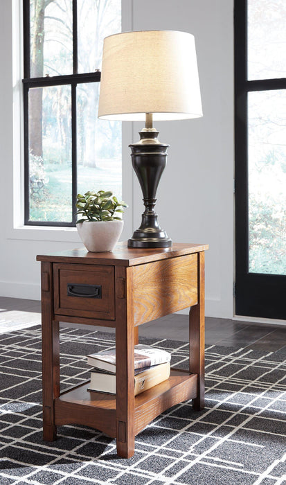 Breegin Chairside End Table - Unclaimed Freight North (Aitkin, MN)