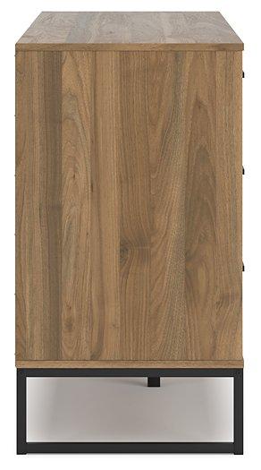 Deanlow Bedroom Package - Unclaimed Freight North (Aitkin, MN)