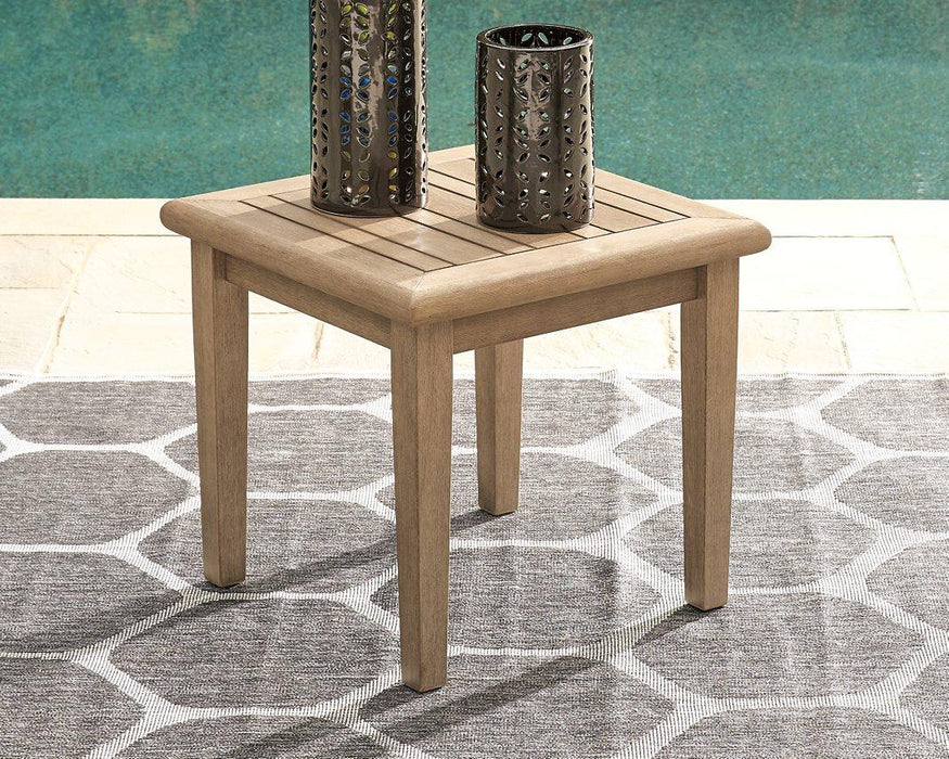 Gerianne End Table - Unclaimed Freight North (Aitkin, MN)