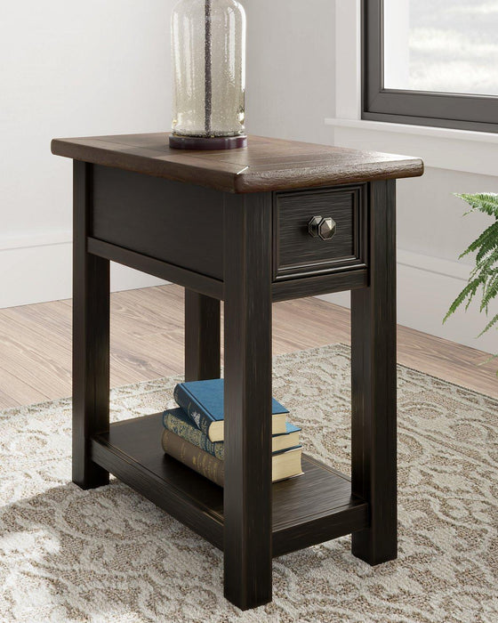 Tyler Creek End Table Set - Unclaimed Freight North (Aitkin, MN)