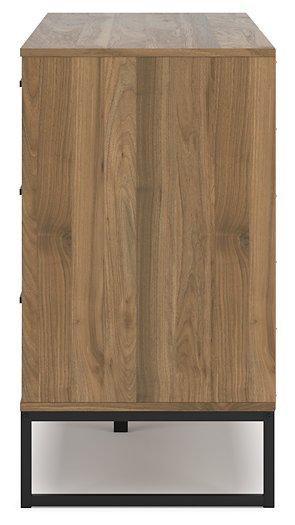 Deanlow Bedroom Package - Unclaimed Freight North (Aitkin, MN)