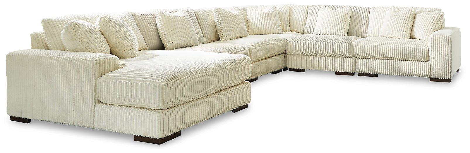 Lindyn Sectional with Chaise - Unclaimed Freight North (Aitkin, MN)
