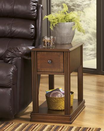 Breegin Chairside End Table - Unclaimed Freight North (Aitkin, MN)