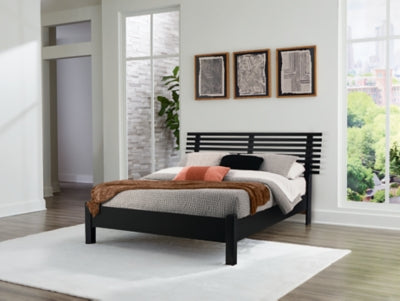Danziar Queen Slat Bed - Unclaimed Freight North (Aitkin, MN)