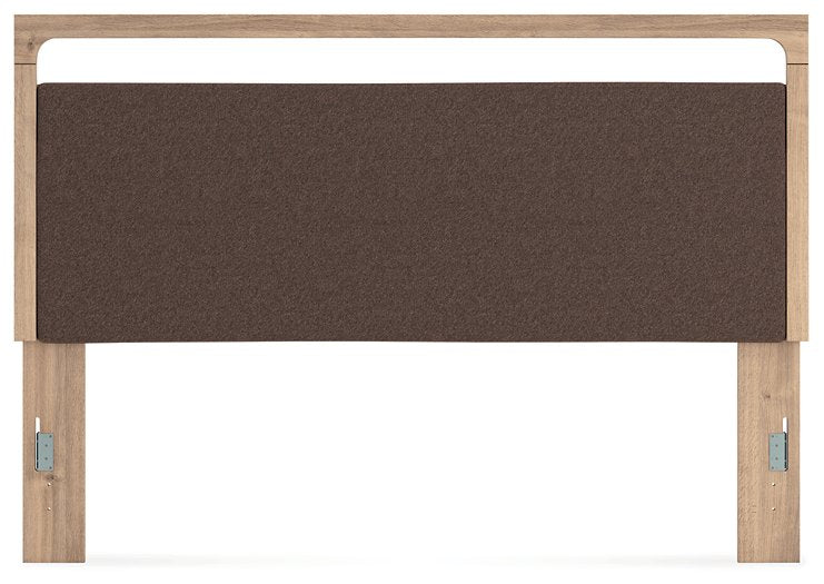 Kinlanni Upholstered Bed - Unclaimed Freight North (Aitkin, MN)