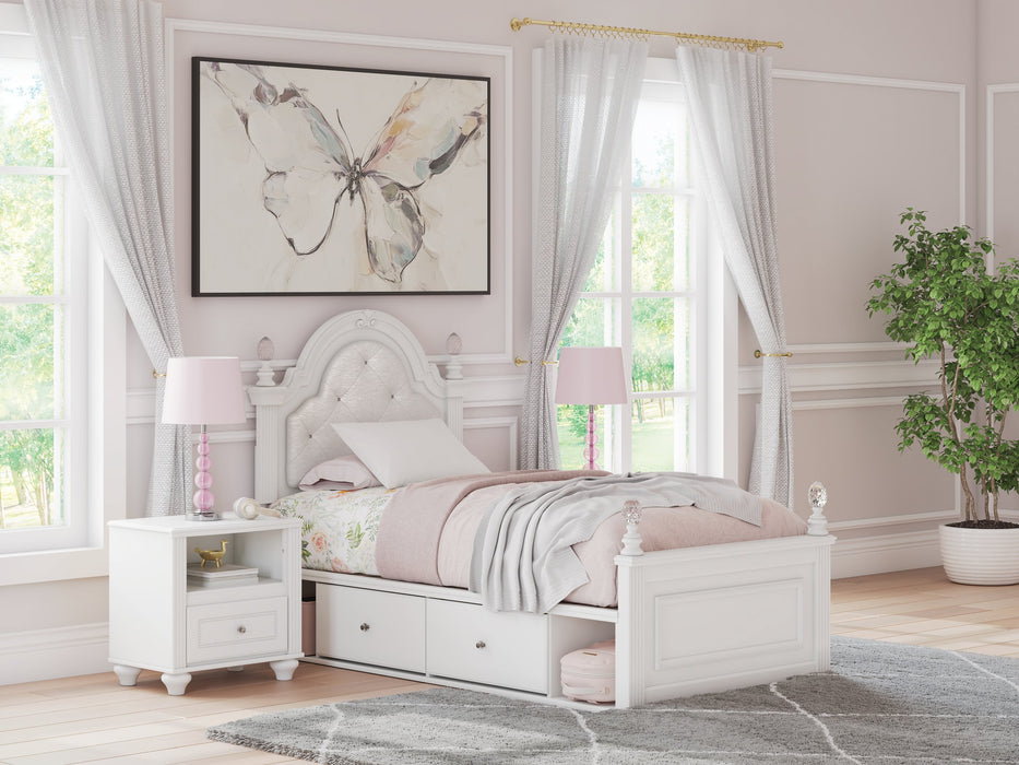 Kozlani Upholstered Bed - Unclaimed Freight North (Aitkin, MN)