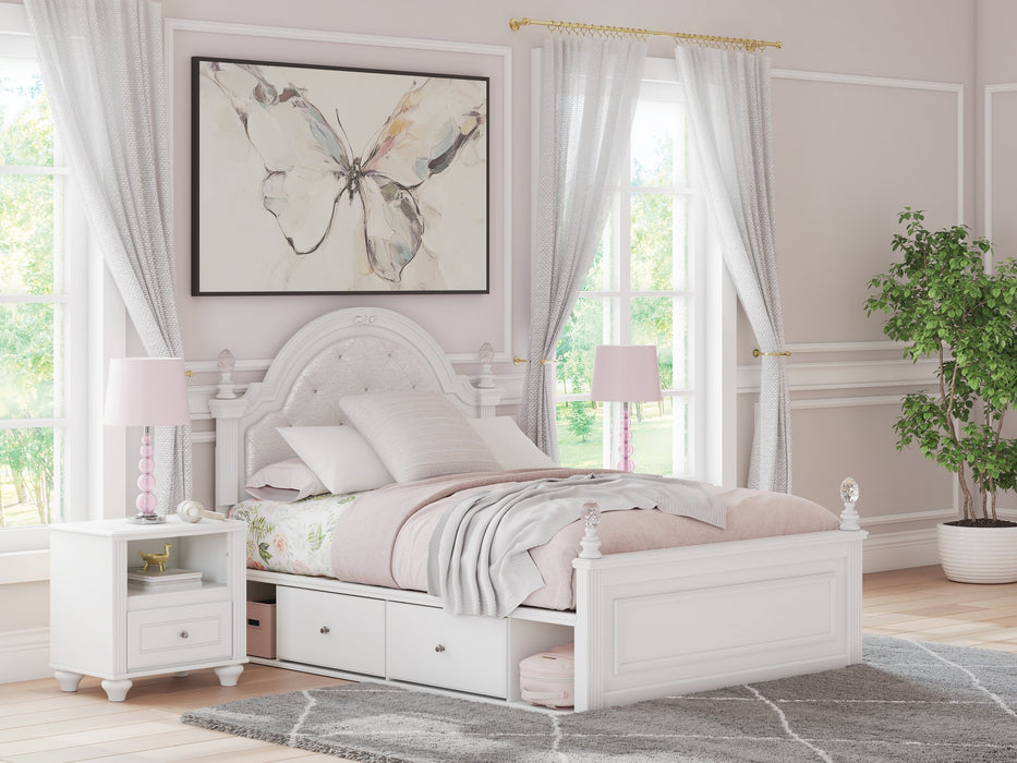 Kozlani Upholstered Bed - Unclaimed Freight North (Aitkin, MN)
