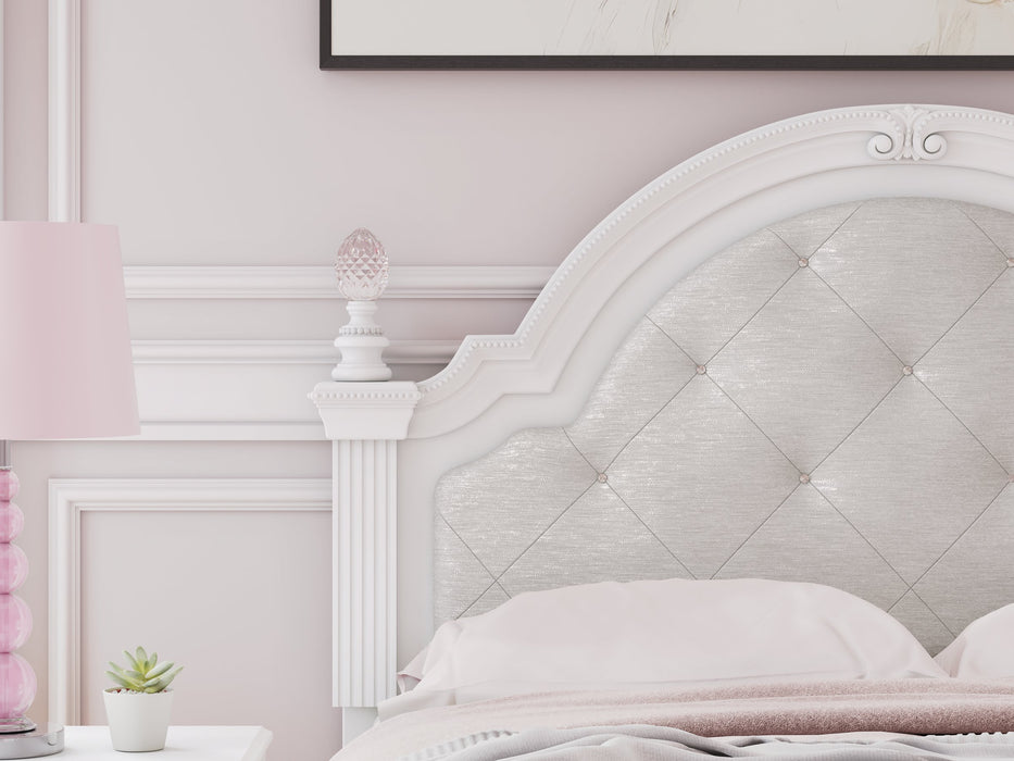 Kozlani Upholstered Bed - Unclaimed Freight North (Aitkin, MN)