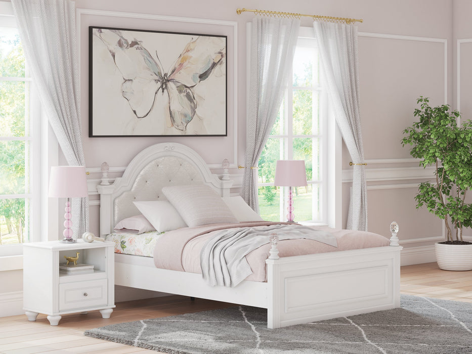 Kozlani Upholstered Bed - Unclaimed Freight North (Aitkin, MN)