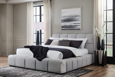 Grendusk Upholstered Bed - Unclaimed Freight North (Aitkin, MN)