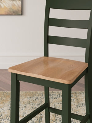 Gesthaven Dining Set - Unclaimed Freight North (Aitkin, MN)