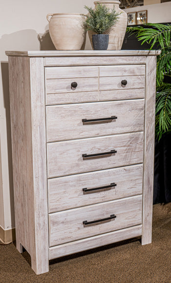 Makidern Chest of Drawers - Unclaimed Freight North (Aitkin, MN)