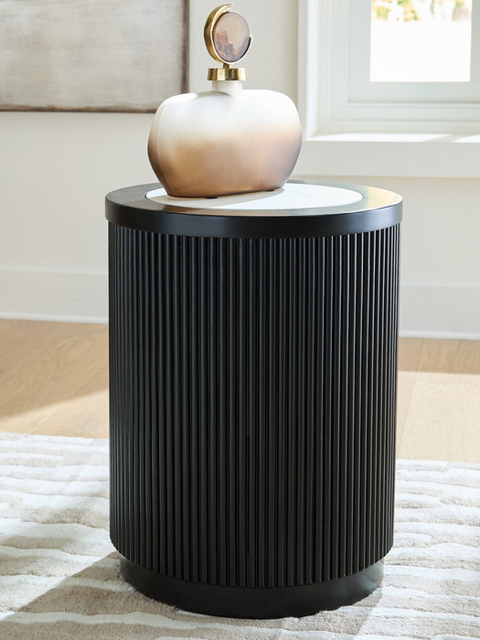 Grayman End Table - Unclaimed Freight North (Aitkin, MN)