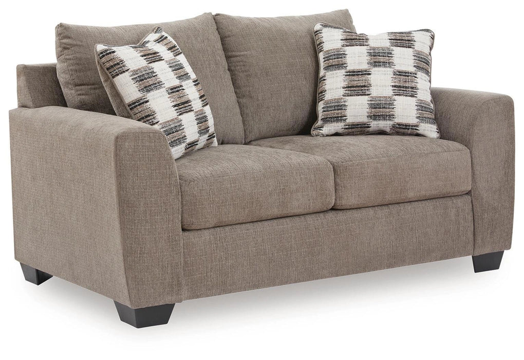 Loreo Loveseat
